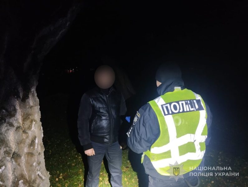 У Конотопському районі поліцейські припинили незаконну вирубку дерев у лісовому масиві