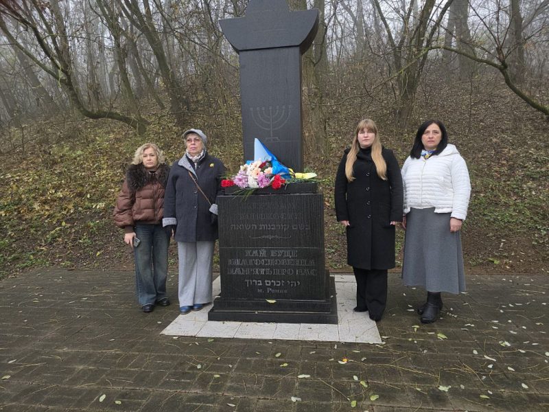У Роменській громаді вшанували жертв нацистських розстрілів