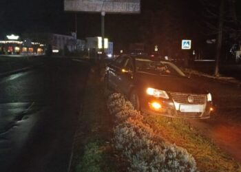 У Шостці 76-річний водій не впорався з керуванням через засліплення зустрічним авто