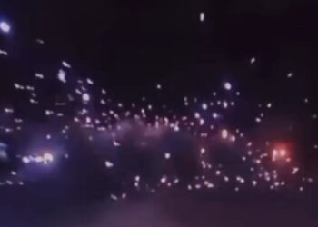 У Сумах російський дрон влучив у дорогу зі жвавим рухом: пошкоджено авто