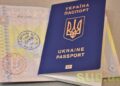 Українцям необхідно замінити закордонні паспорти — «продовжені» документи більше не діють