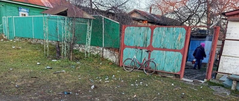Упродовж дня росіяни безпілотниками обстрілюють прикордоння Новгород-Сіверщини: нищать цивільні авто та будинки місцевих