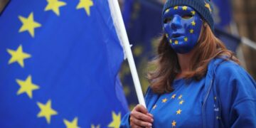 Відмова від “репараційного кредиту” для України коштуватиме ЄС дуже дорого, – FT