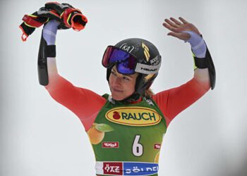 Зіркова гірськолижниця розірвала меніск та достроково завершила сезон