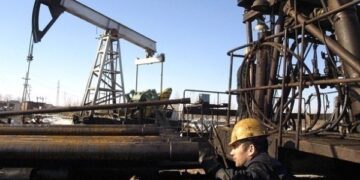 Нафтові доходи РФ рекордно впали з початку війни