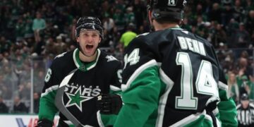 НХЛ: розгром від Далласа та перемога Чикаго