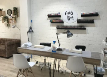 купить маникюрный стол