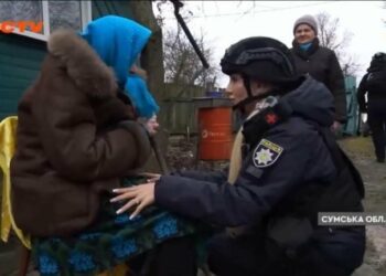 «Білі янголи» провели евакуацію літньої жінки з прифронтового міста Ворожба Сумської області