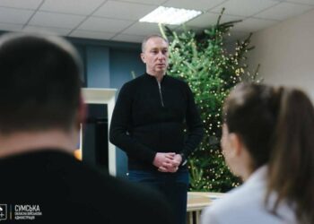 Голова Сумської ОВА вручив відзнаку колективу та почесні грамоти працівникам з нагоди 35-річчя Державної служби зайнятості