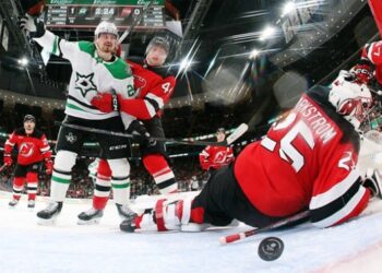 Перемога та розгром: результати ночі в НХЛ