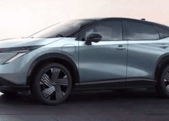 Nissan розсекретив недорогий кросовер на базі Leaf (ФОТО)