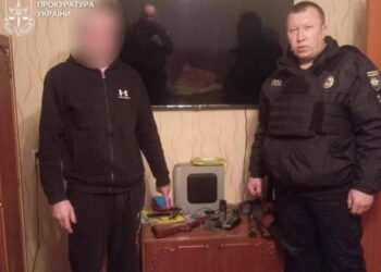 У Сумах по дітям стріляли з вікна багатоповерхівки: затримано 60-річного чоловіка