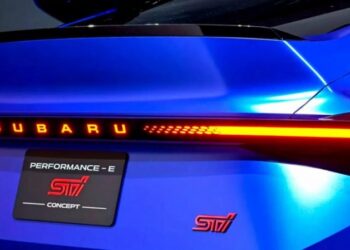 Subaru показала бензиновий і електричний STI, але в серійне виробництво піде лише один