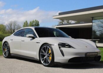 Чому Porsche Taycan став еталоном серед електромобілів преміум-класу