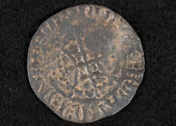 У Шотландії металошукач-аматор виявив найдавнішу відому монету країни