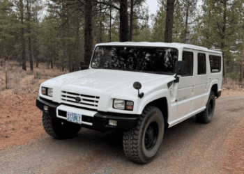 Японський Hummer: на аукціон виставили найбільший позашляховик Toyota (ФОТО)