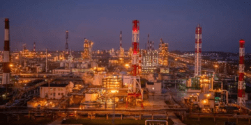 Один із найбільших НПЗ Росії зупинив роботу після атаки дронів – ЗМІ