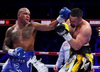 Усик прокоментував успіх Вордлі у поєдинку проти Паркера