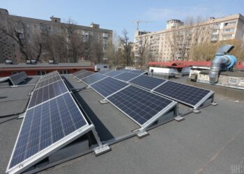 Чому люди демонтують свої сонячні панелі: названо основні причини