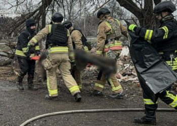 Тіла двох жінок дістали з-під завалів магазину на Сумщині, на який росіяни скинули авіабомбу