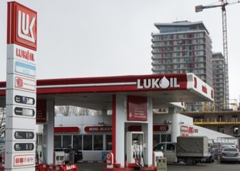Румунія готує державний контроль над активами Лукойла