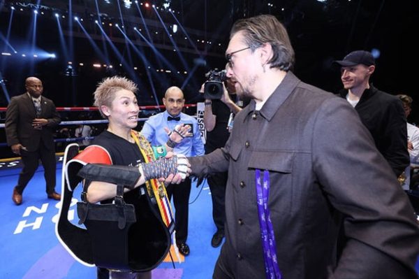 Усик привітав Іноуе з перемогою на ринзі Усик привітав Іноуе з перемогою на ринзі