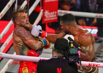 Ентоні Джошуа дав Полу пораду після дострокової перемоги в їхньому бою