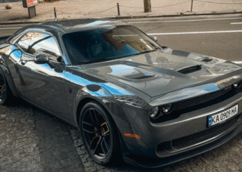 У Києві помітили “пекельний” американський спорткар потужністю понад 700 сил (ФОТО)