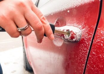 Як розморозити замок у машині взимку: поради фахівців