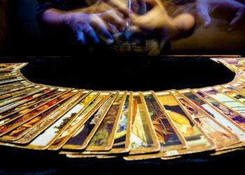 Гороскоп на 15 грудня за картами Таро: Левам – визнання, Дівам – конфлікти