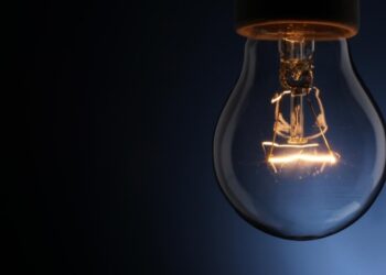 Графіки на 8 грудня: енергетики повідомили, як відключатимуть світло у понеділок