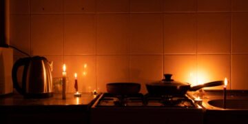 Графіки відключень на 10 грудня: як довго українці будуть без світла у середу