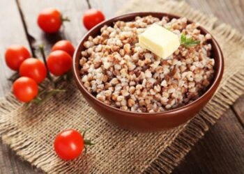 Гречка буде розсипчастою, ароматною і дуже смачною: ось що потрібно зробити перед варінням