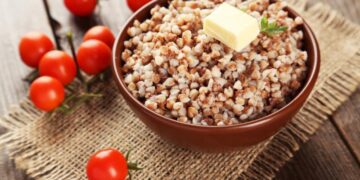 Гречка буде розсипчастою, ароматною і дуже смачною: ось що потрібно зробити перед варінням