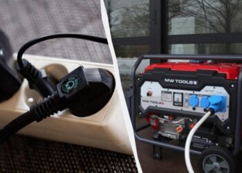 Як відключатимуть світло в Україні в четвер: оприлюднено графіки на 4 грудня