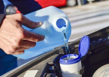 Як зробити зимову омивайку для машини своїми руками: потрібні 3 інгредієнти