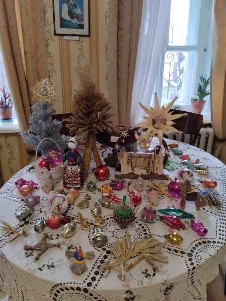 Конотопських дітлахів запросили на пізнавальний захід «Ялинкова прикраса: від давнини до сьогодення»