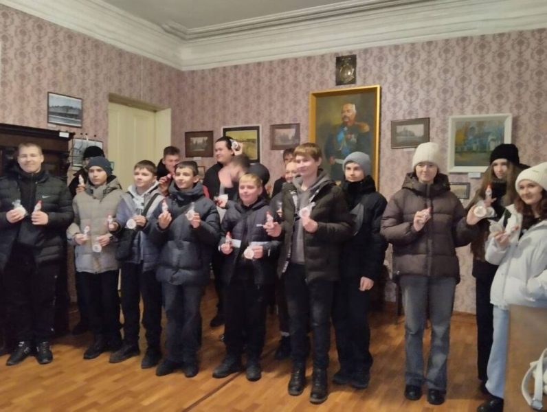 Конотопських дітлахів запросили на пізнавальний захід «Ялинкова прикраса: від давнини до сьогодення»