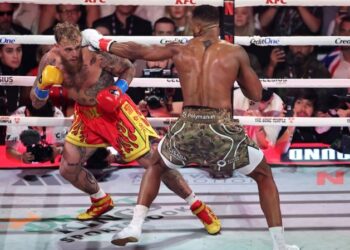 Лу ДіБелла розкритикував Джошуа після бою з Полом: “Ей Джею н*срати на бокс”