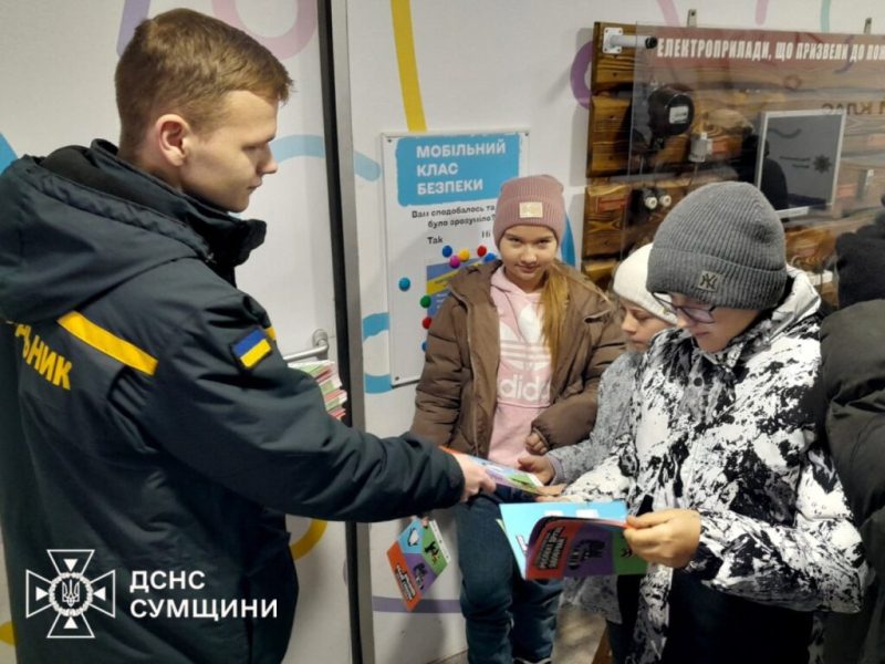 На Конотопщині до школярів завітав мобільний клас безпеки