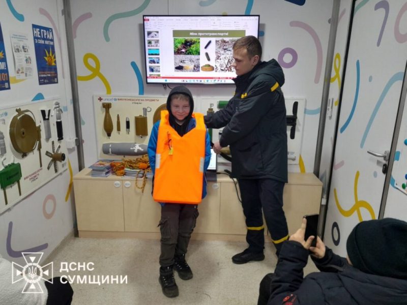 На Конотопщині до школярів завітав мобільний клас безпеки