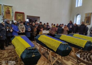На Конотопщині відбулося перше в області поховання чотирьох невпізнаних загиблих Захисників України