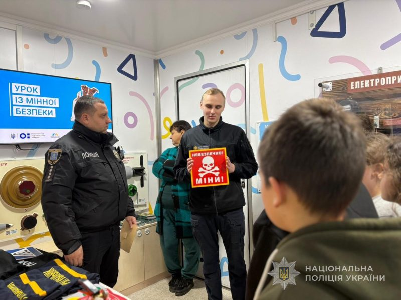 На Недригайлівщині до школярів у межах проєкту «Мобільний клас безпеки» завітали поліцейські