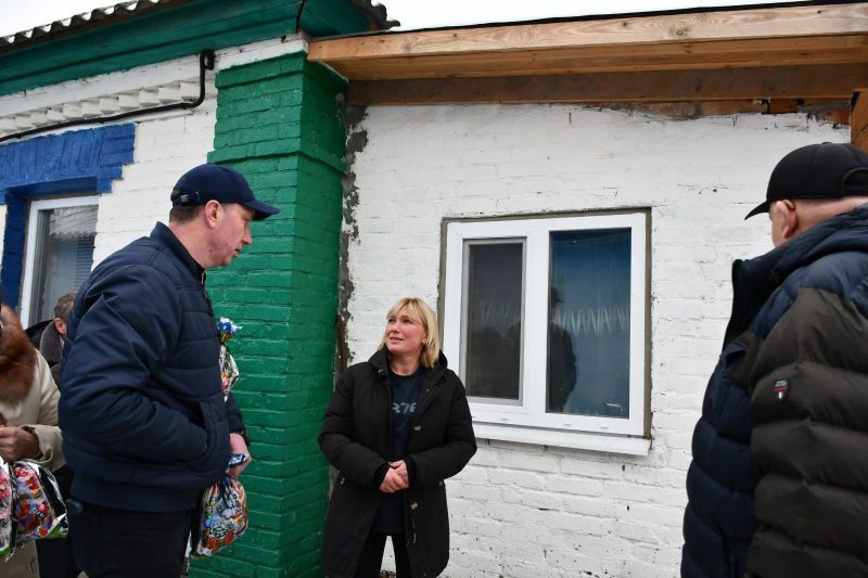 На Роменщині бізнес відремонтував 15 будинків для ВПО: очільник області відвідав родини у селі Беєве