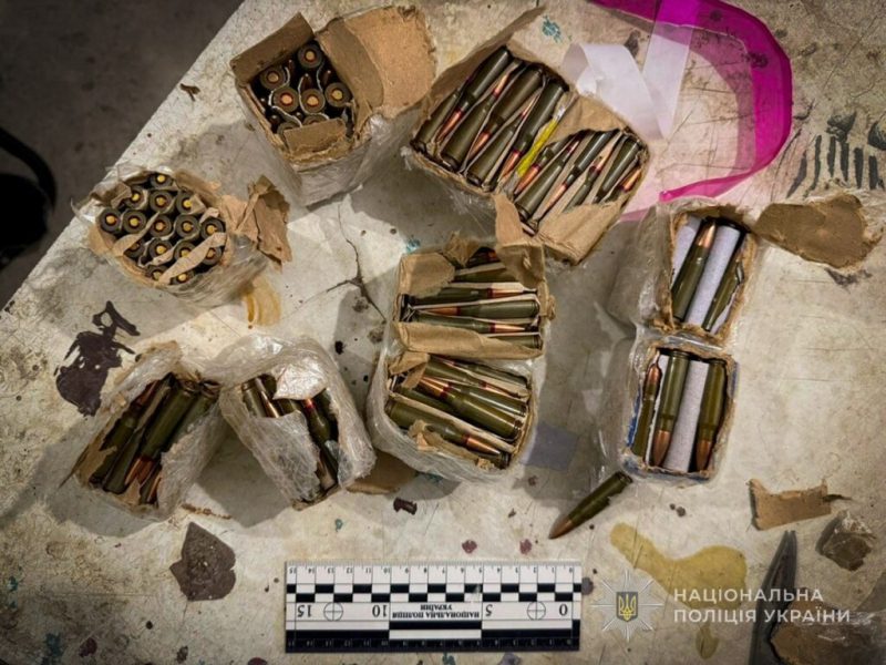 Незаконне зберігання боєприпасів і вибухових предметів: поліція Конотопщини повідомила про підозру чоловіку
