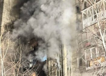 Окупанти влучили «шахедом» у багатоповерхівку в Охтирці: п’ятеро поранених