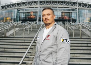 Олександр Усик веде переговори з американським промоутером