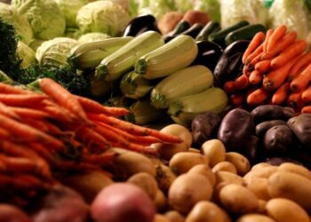 Помідори дорожчають, яблука дешевшають: що та скількт коштіє в Україні зараз