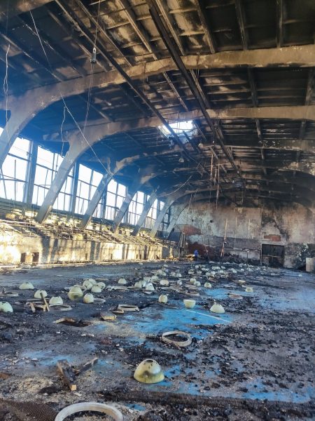 Спортивна спільнота Шостки згуртувалася, щоб розчистити спорткомплекс після ворожого авіаудару + Фото