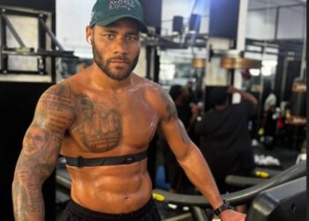 Трой Вільямсон відповів на критику з приводу спарингів з Юбенком і Бенном